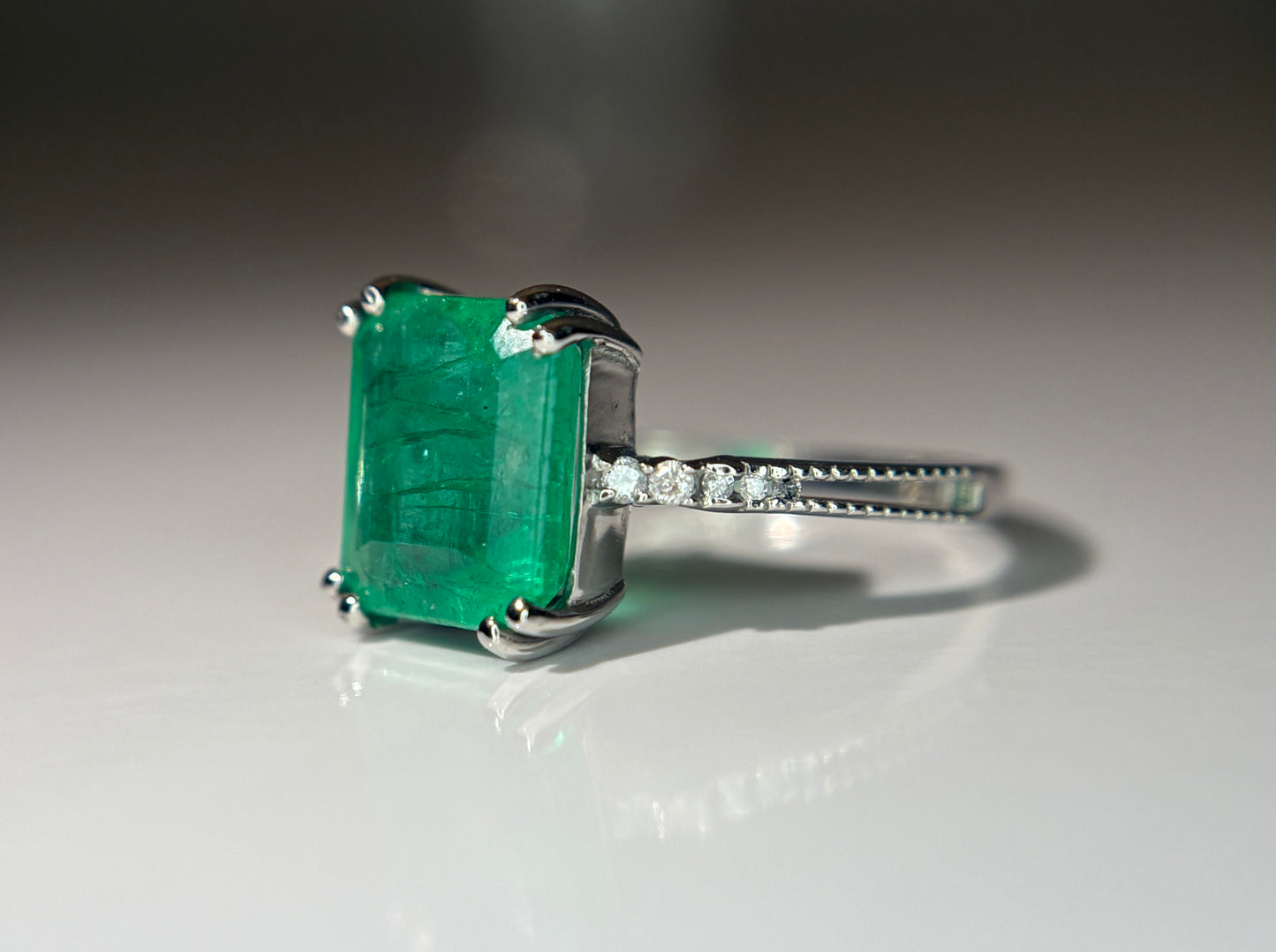 Beautiful 3.20 CT Natural Emerald Ring With Natural Diamonds & Platinum 950