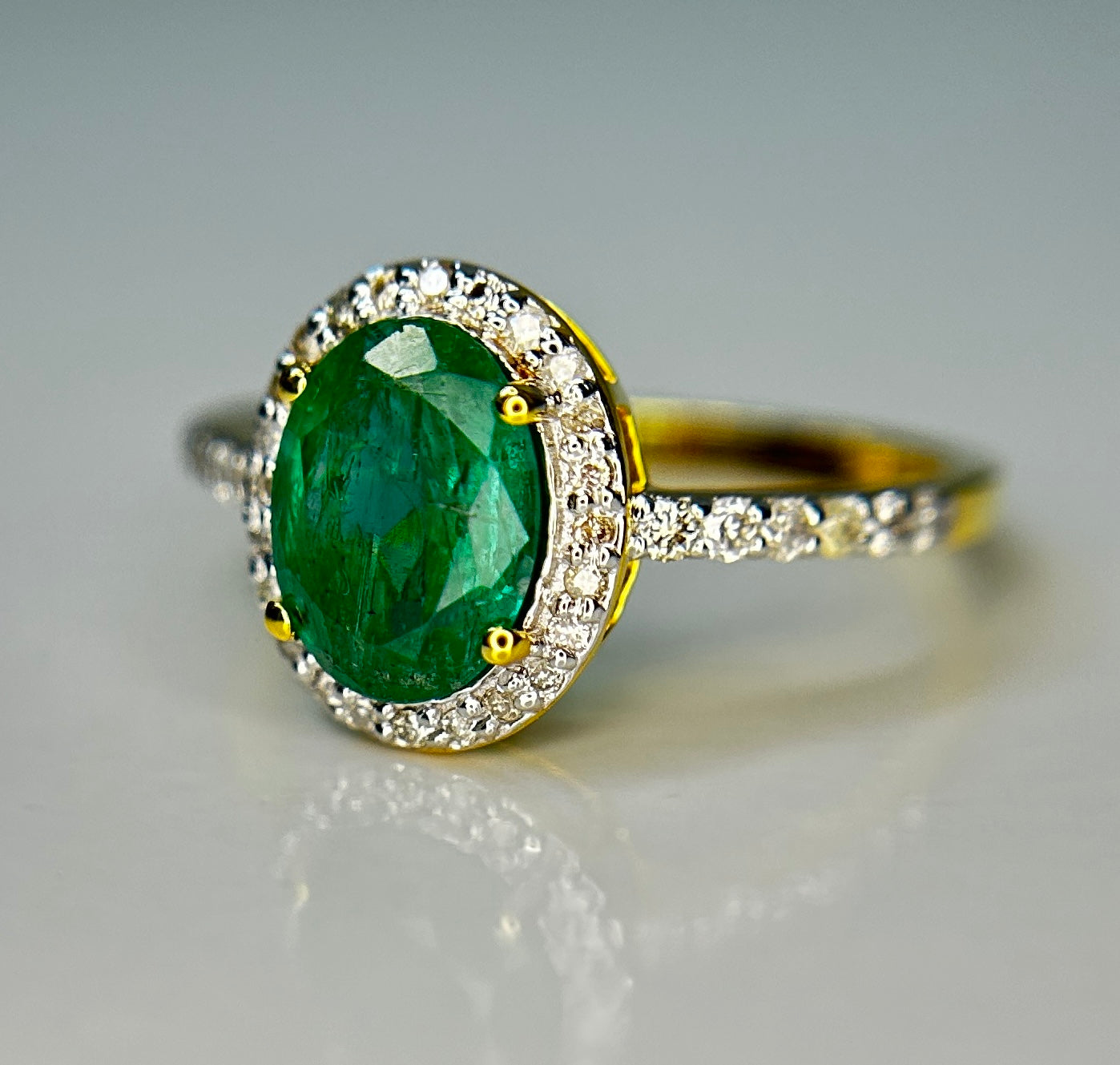 Beautiful Natural Emerald 1.40 CT With Natural Diamonds & 18k Gold