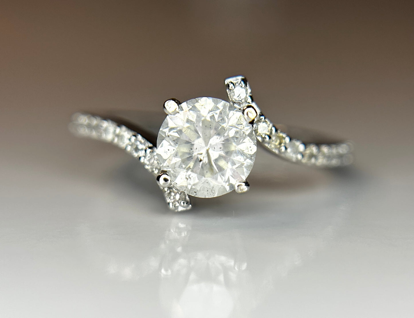 Beautiful 1.49ct Untreated Natural Solitaire Diamond & 18k Gold