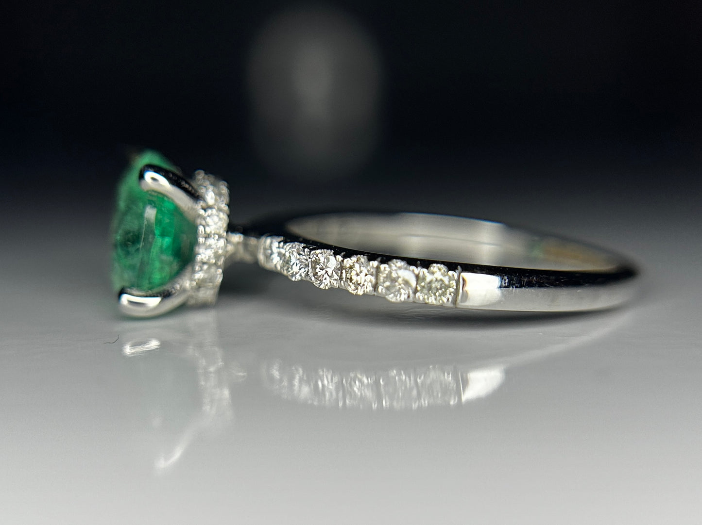 Beautiful 1.84 ct Natural Emerald With Natural Diamonds & 18k Gold