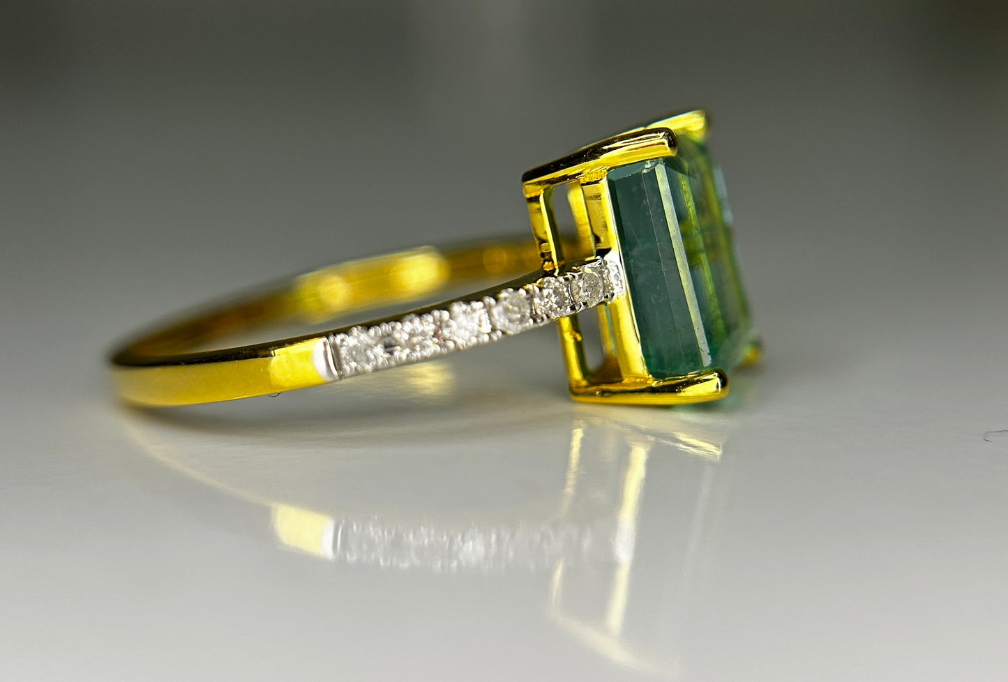 Beautiful Natural Emerald 2.68 CT With Natural Diamonds & 18k Gold