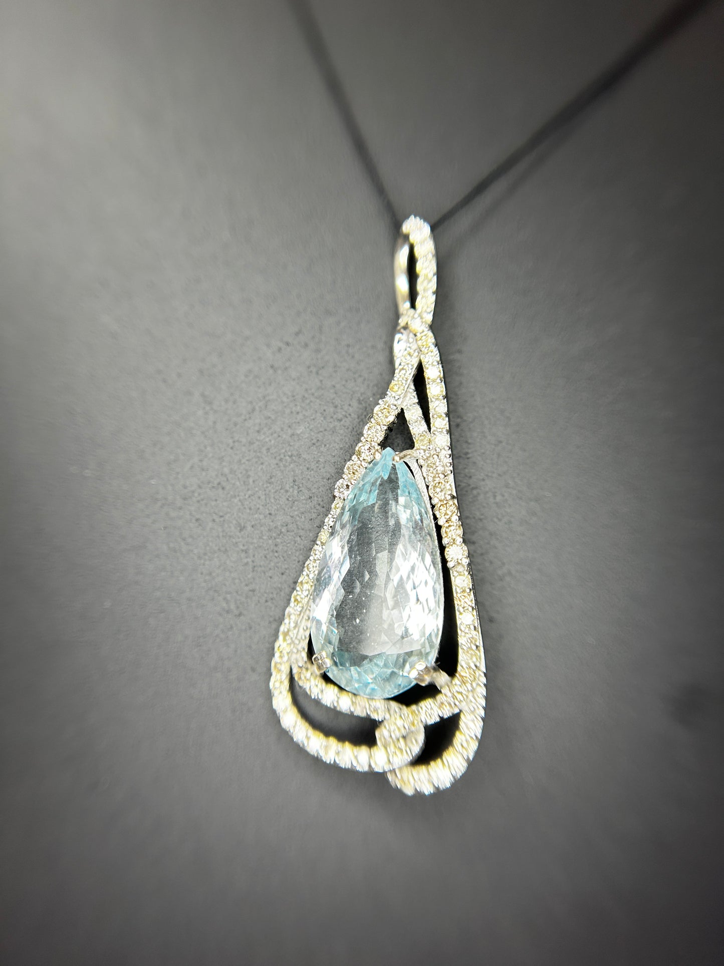 Beautiful Natural Flawless 8.81 CT Aquamarine Pendant With Diamonds and 18k Gold