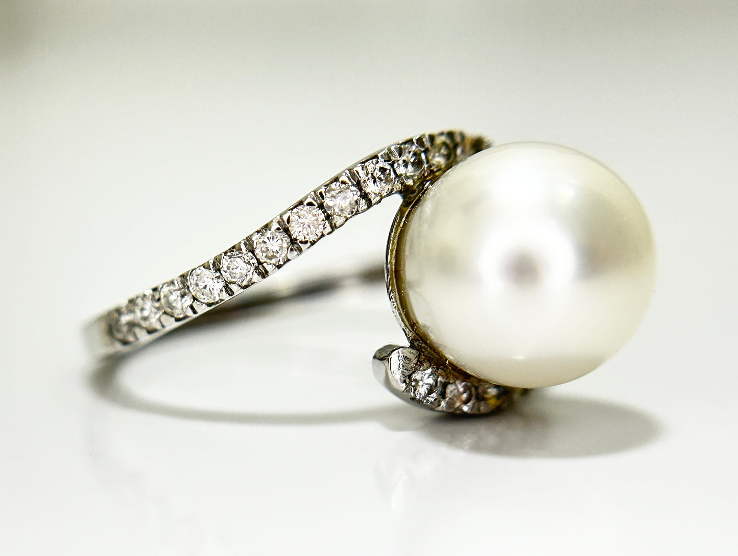 Beautiful 5.12 CT South Sea Pearl With Diamonds & 950 Platinum Ring