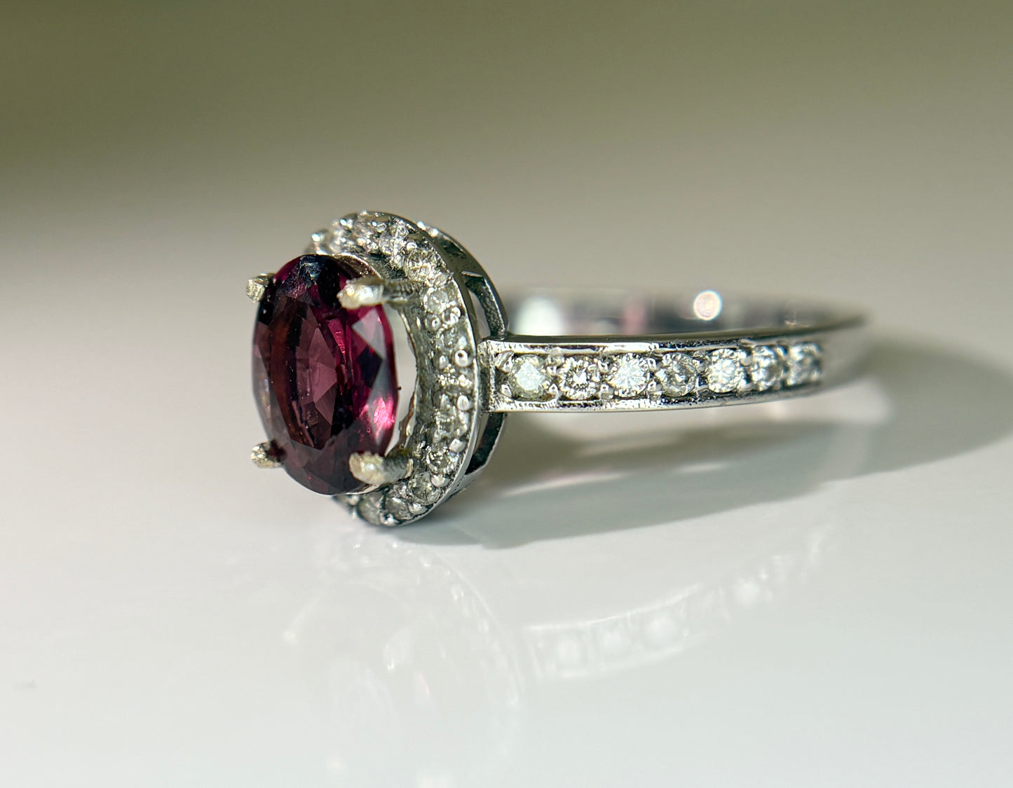 Beautiful Natural 1.00 Ct Spinel Ring With Diamonds and 18k Gold
