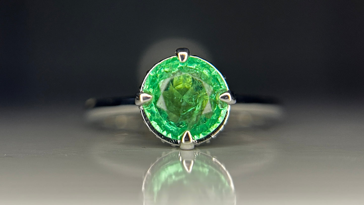 Beautiful 1.07ct Natural Emerald With Natural Diamonds & 18k Gold