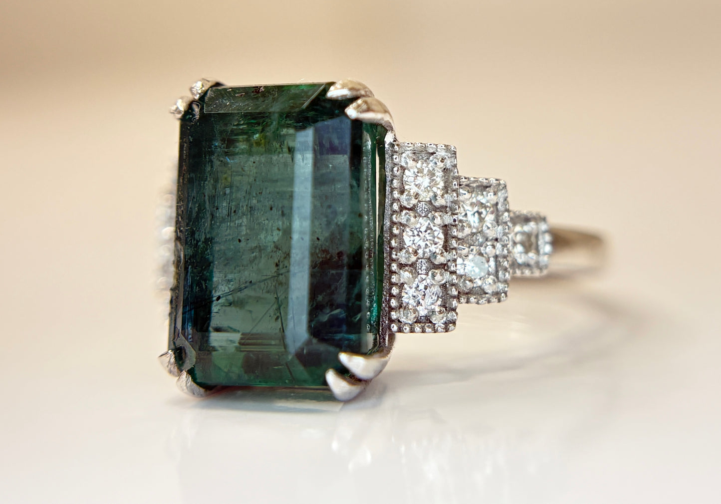 Beautiful 5.84 CT Natural Emerald With Natural Diamonds & 18k Gold