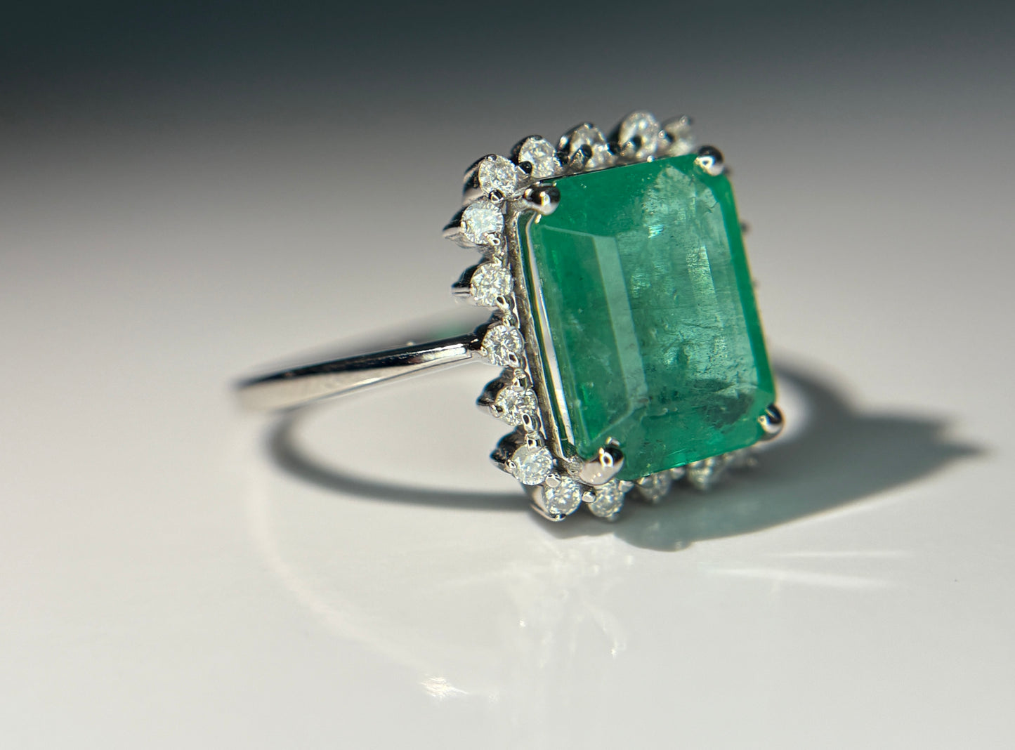 Beautiful 2.90 CT Natural Emerald Ring With Natural Diamonds & Platinum 950