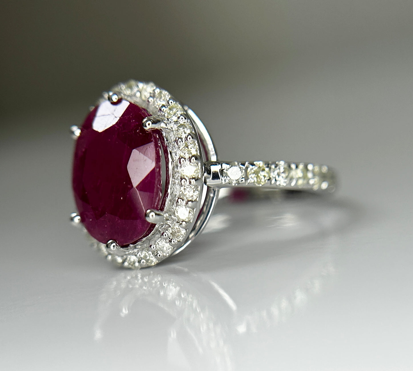 Beautiful Natural Burma Ruby 3.12Ct With Natural Diamonds & 18k Gold