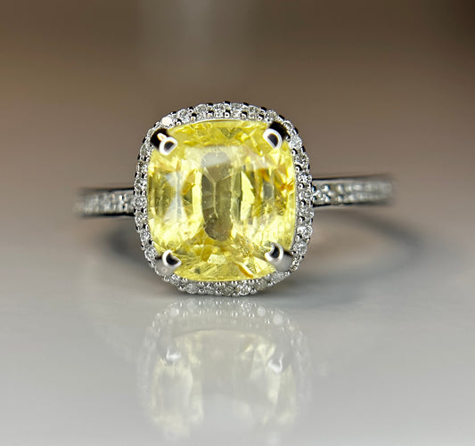 Beautiful 3.10 CT Unheated Ceylon Yellow Sapphire With Natural Diamonds & 18k Gold