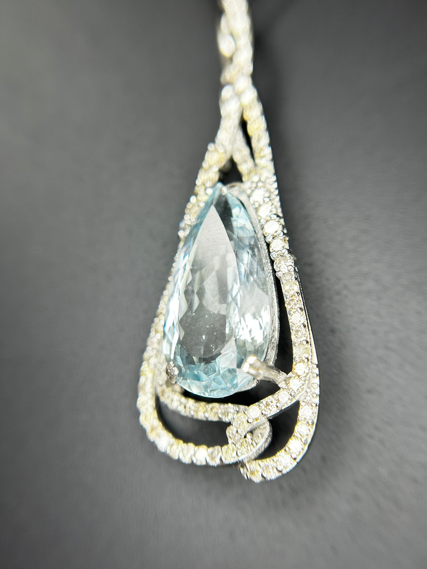 Beautiful Natural Flawless 8.81 CT Aquamarine Pendant With Diamonds and 18k Gold