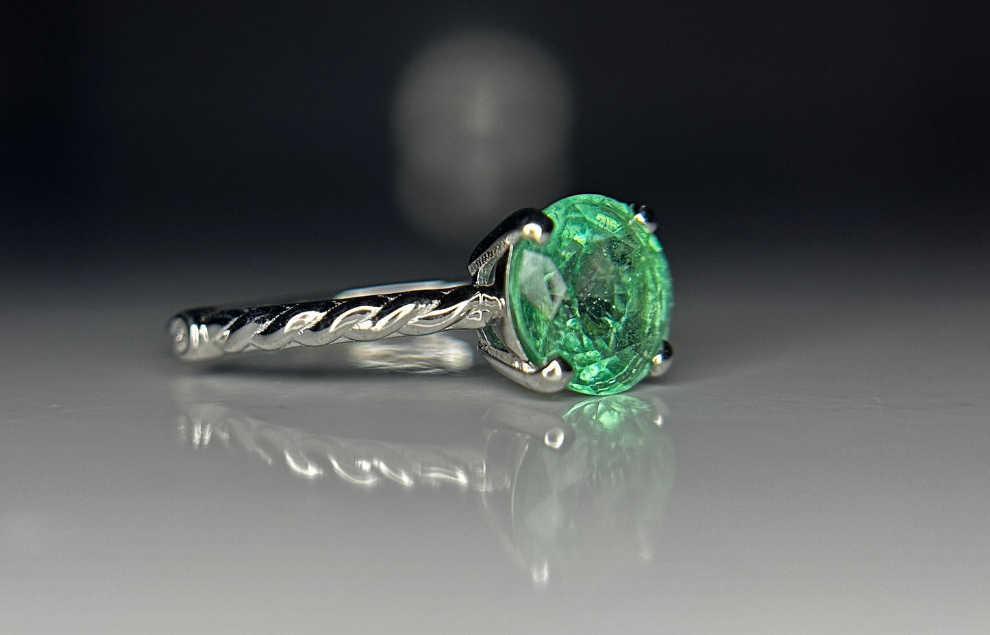 Beautiful 1.35ct Natural Emerald With Natural Diamonds & 18k Gold