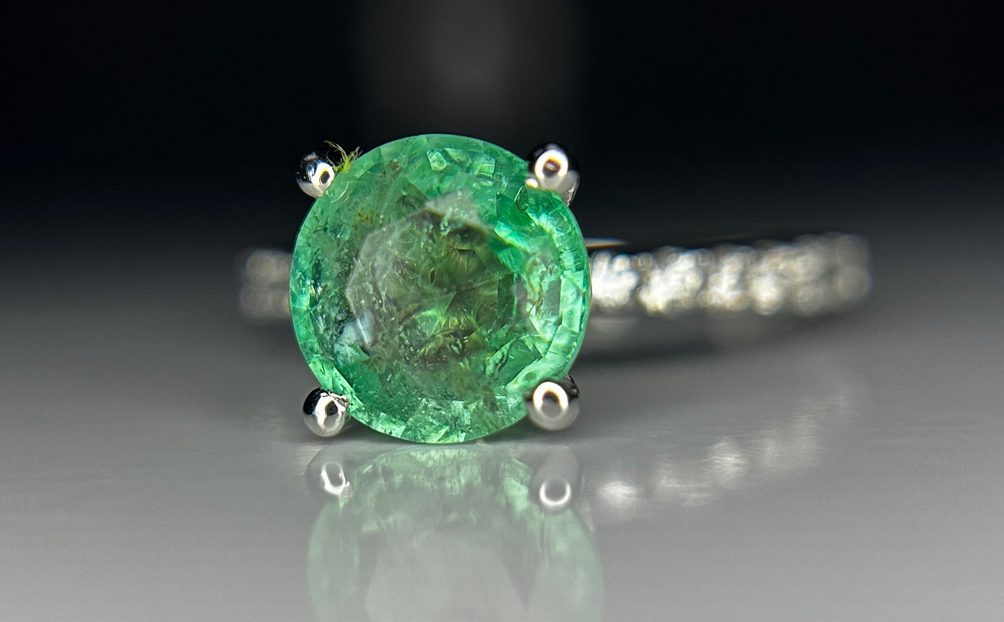 Beautiful 1.84 ct Natural Emerald With Natural Diamonds & 18k Gold