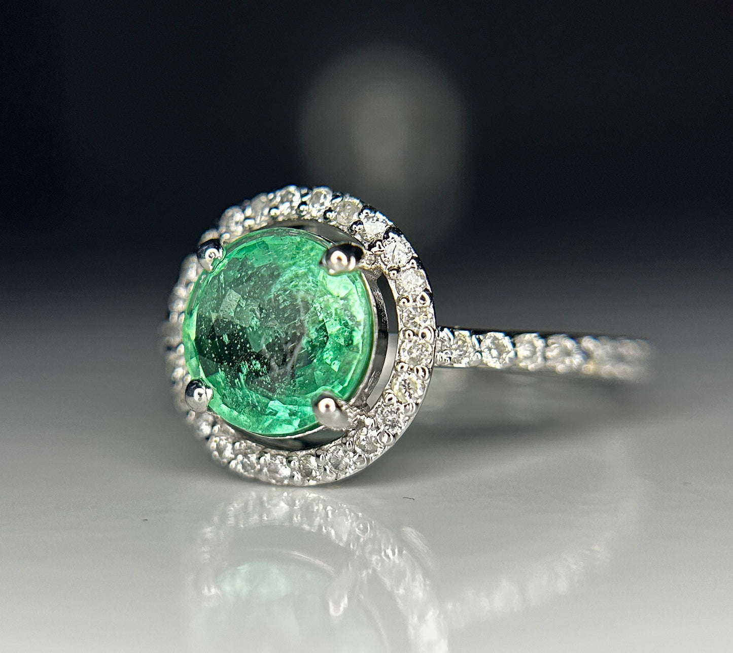 Beautiful 2.07 ct Natural Emerald With Natural Diamonds & 18k Gold