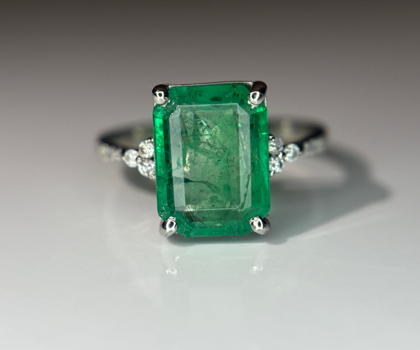 Beautiful 3.15 CT Natural Emerald Ring With Natural Diamonds & Platinum 950