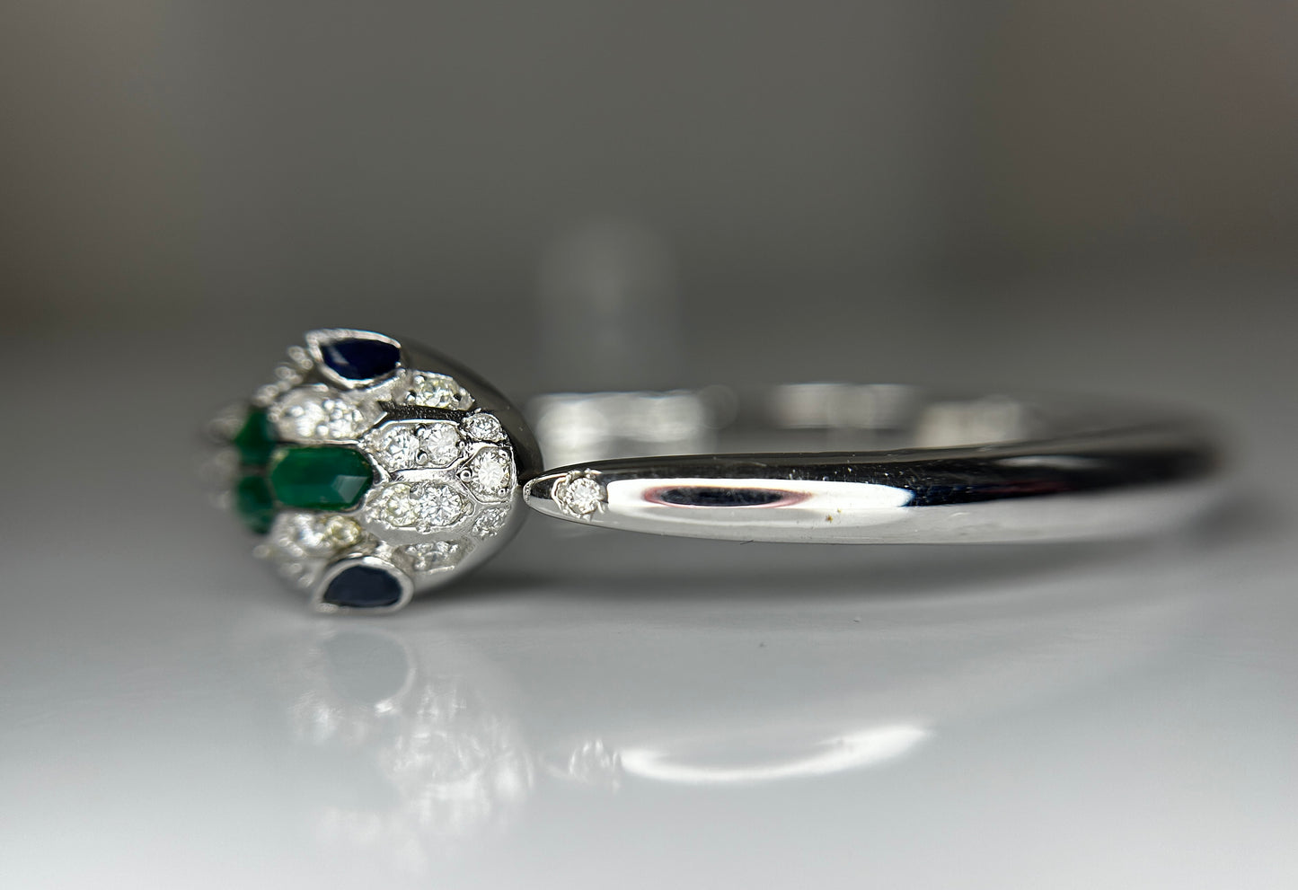 Beautiful Natural Diamond, Blue Sapphire and Green Onyx Snake Bracelet With 18k White Gold