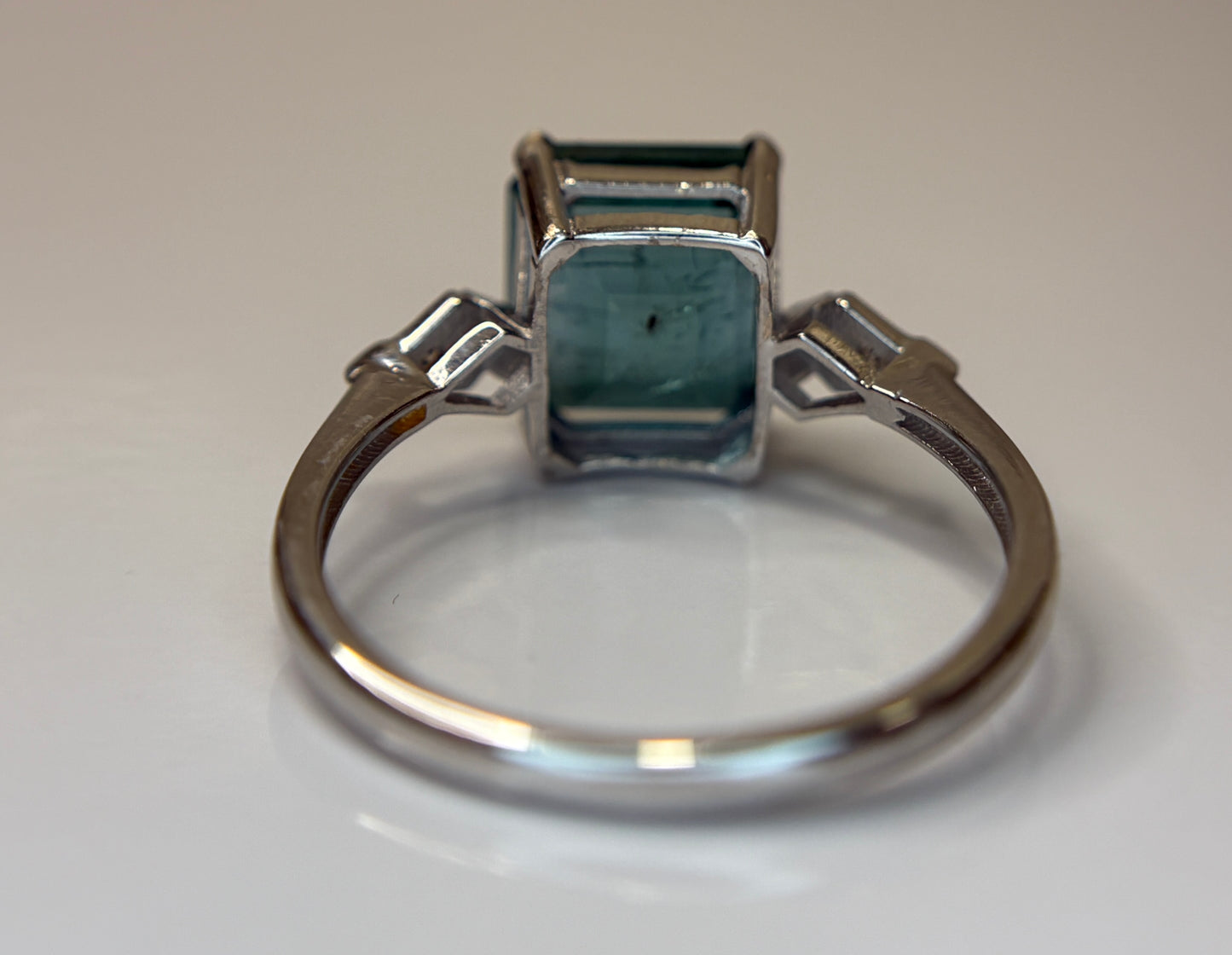 Beautiful 3.04 CT Natural Emerald With Natural Diamonds & 18k Gold