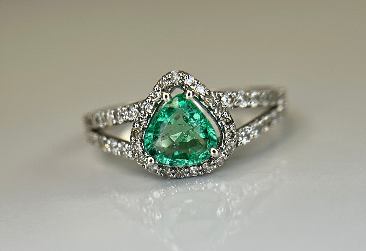 Beautiful Natural Emerald 0.66 CT With Natural Diamonds & 18k Gold