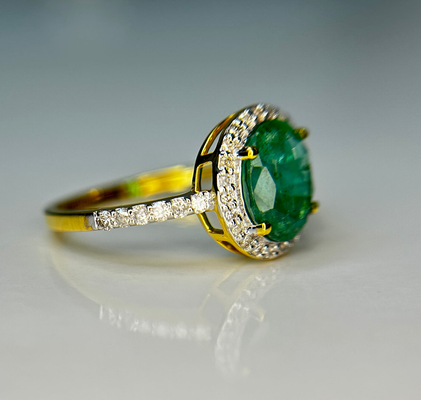 Beautiful Natural Emerald 1.40 CT With Natural Diamonds & 18k Gold