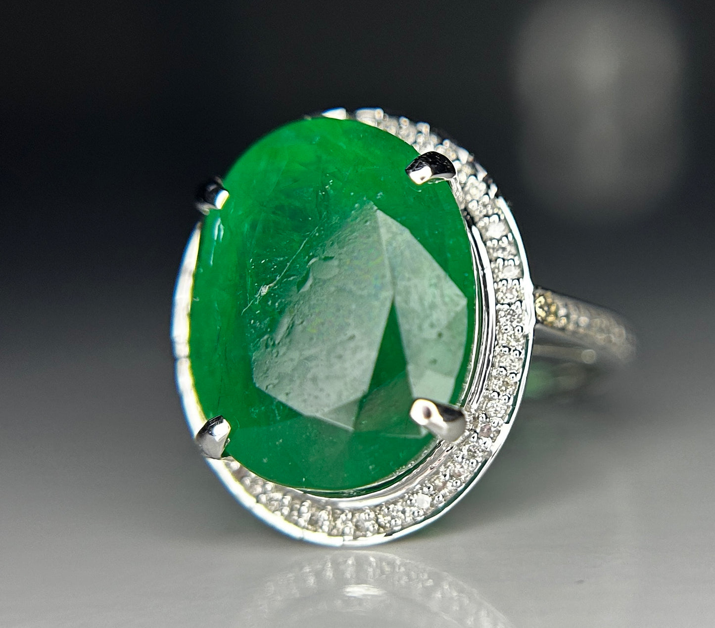 Beautiful 10.30 ct Natural Emerald With Natural Diamonds & 18k Gold