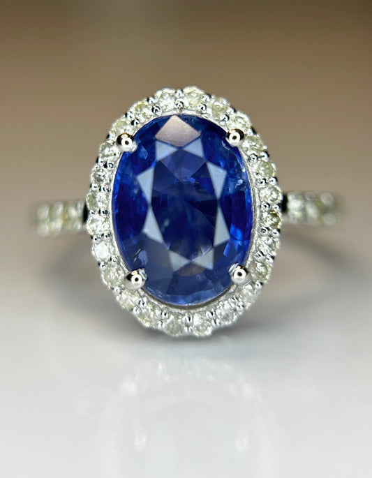 Beautiful Natural Ceylon Royal Blue Sapphire W Natural Diamonds & 18k Gold