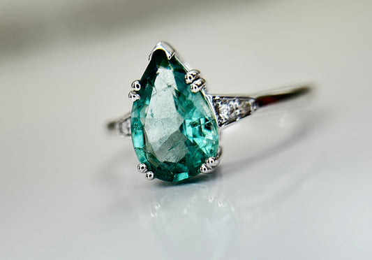 Beautiful Natural Emerald 1.81 CT With Natural Diamonds & 18k Gold