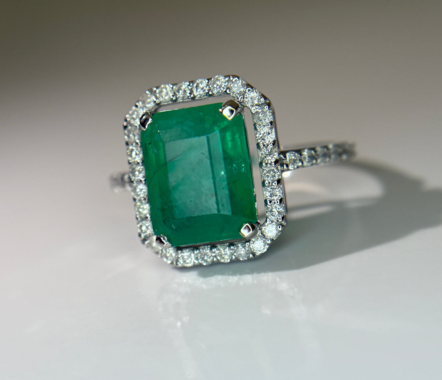 Beautiful 3.50 CT Natural Emerald Ring With Natural Diamonds & Platinum 950