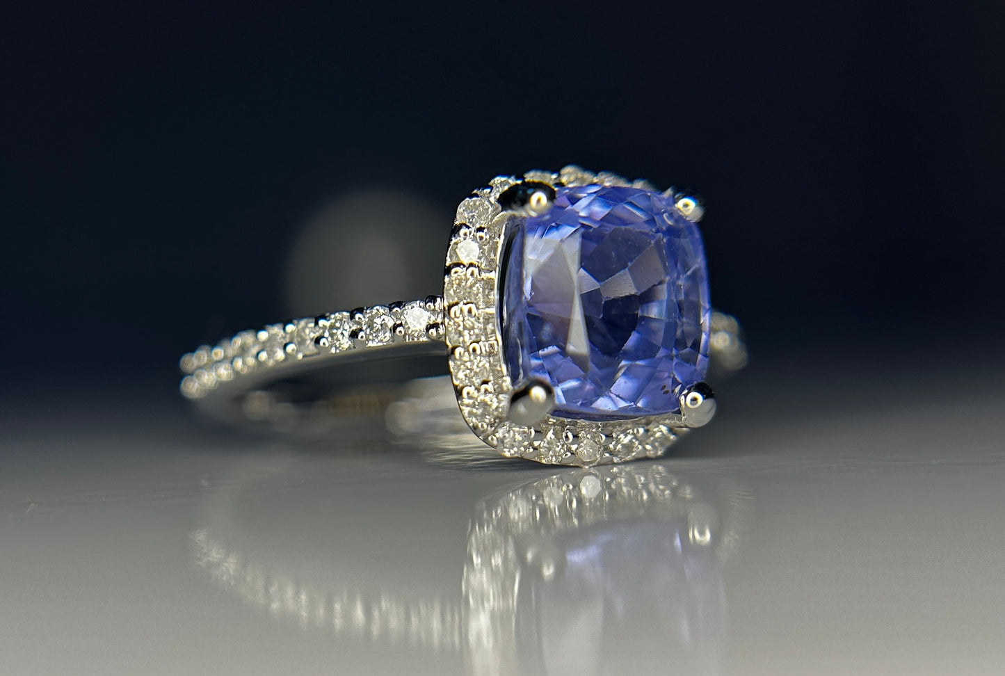 Beautiful 2.79CT Unheated Ceylon Blue Sapphire With Natural Diamonds & 18k Gold