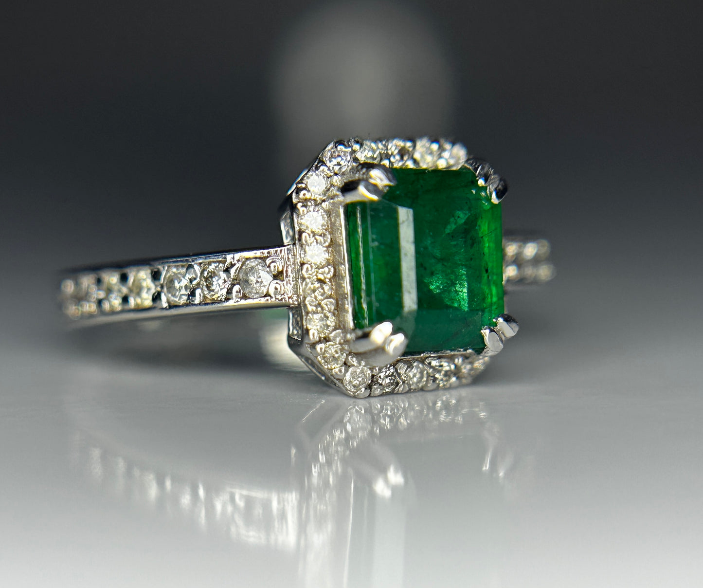 Beautiful Natural Emerald With Natural Diamonds & 18k Gold