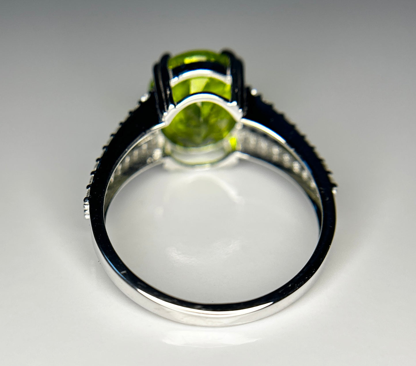 Beautiful 4.41 CT Natural Peridot With Natural Diamonds & 18k Gold