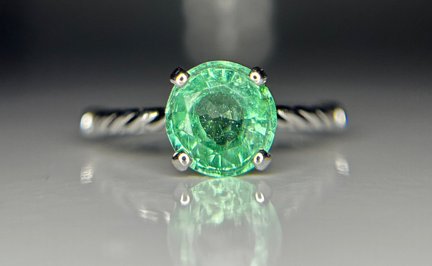 Beautiful 1.35ct Natural Emerald With Natural Diamonds & 18k Gold