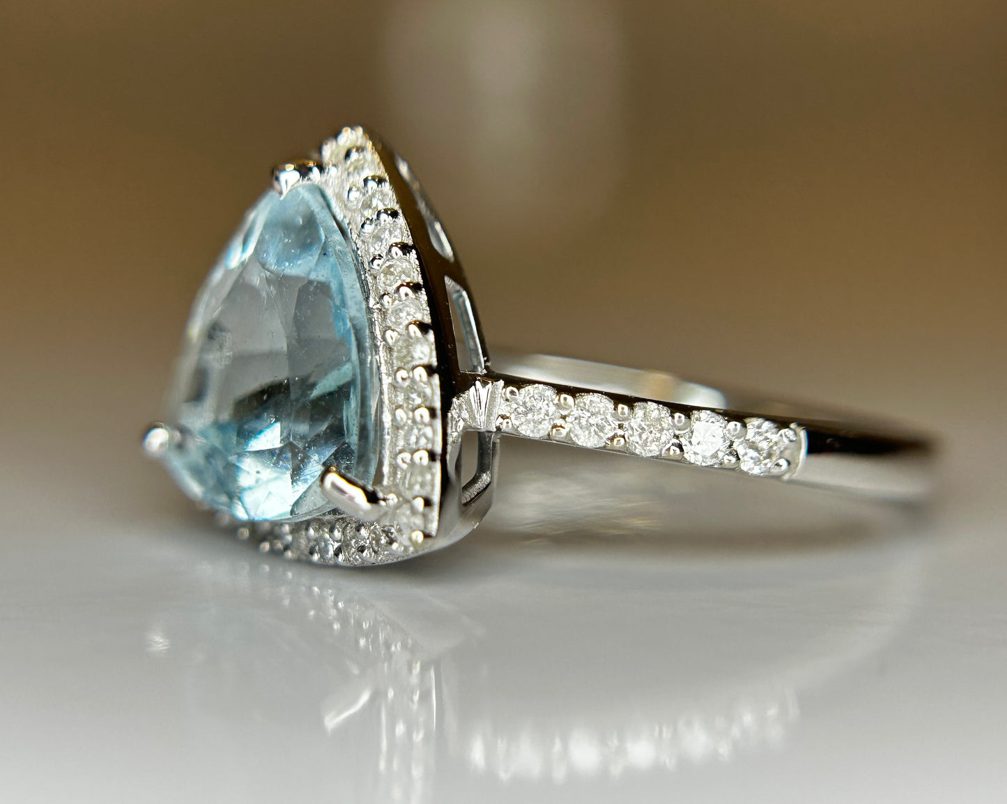 Beautiful 1.86 CT Natural Aquamarine Ring With Natural Diamonds & 18k White Gold