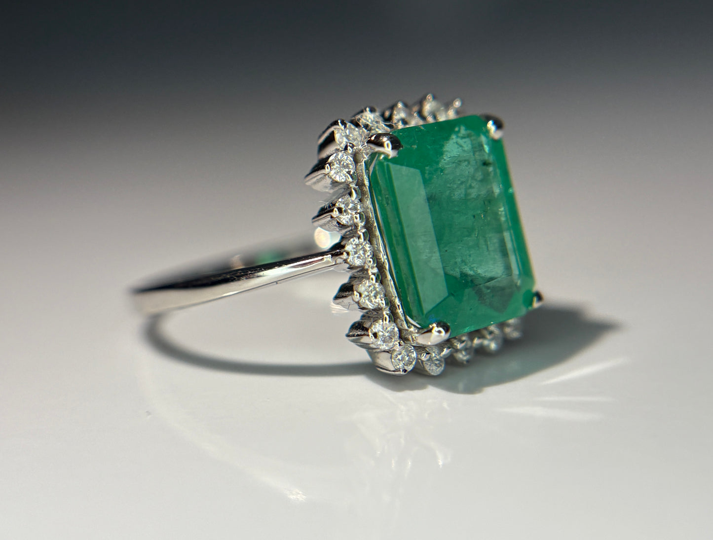 Beautiful 2.90 CT Natural Emerald Ring With Natural Diamonds & Platinum 950