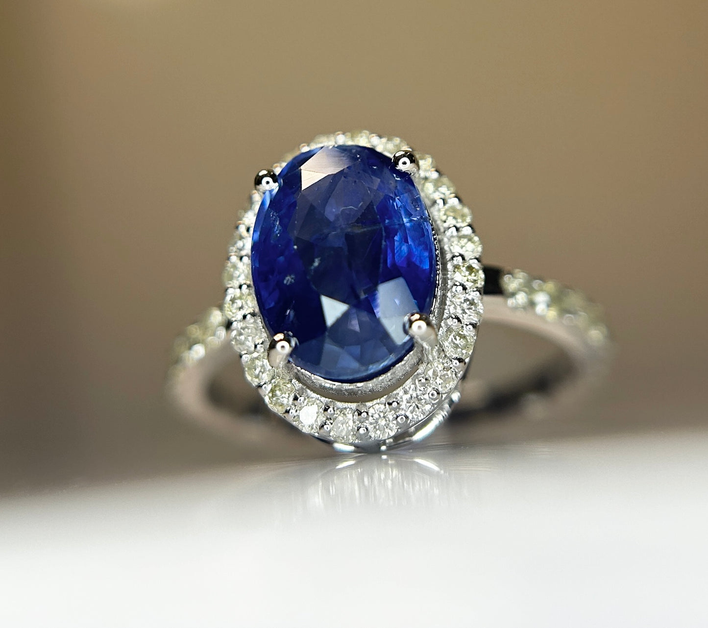 Beautiful Natural Ceylon Royal Blue Sapphire W Natural Diamonds & 18k Gold