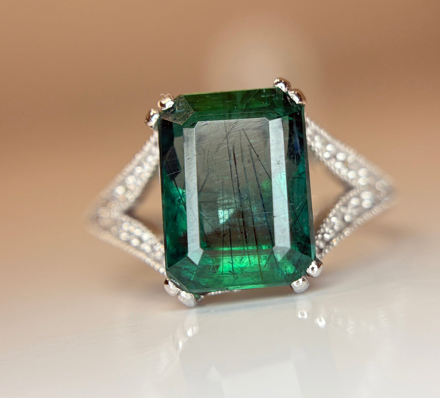 Beautiful 4.75 CT Natural Emerald With Natural Diamonds & 18k Gold