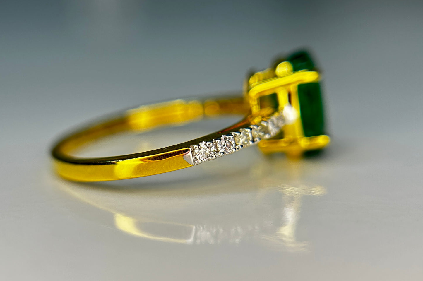 Beautiful Natural Emerald 2.02 CT With Natural Diamonds & 18k Gold