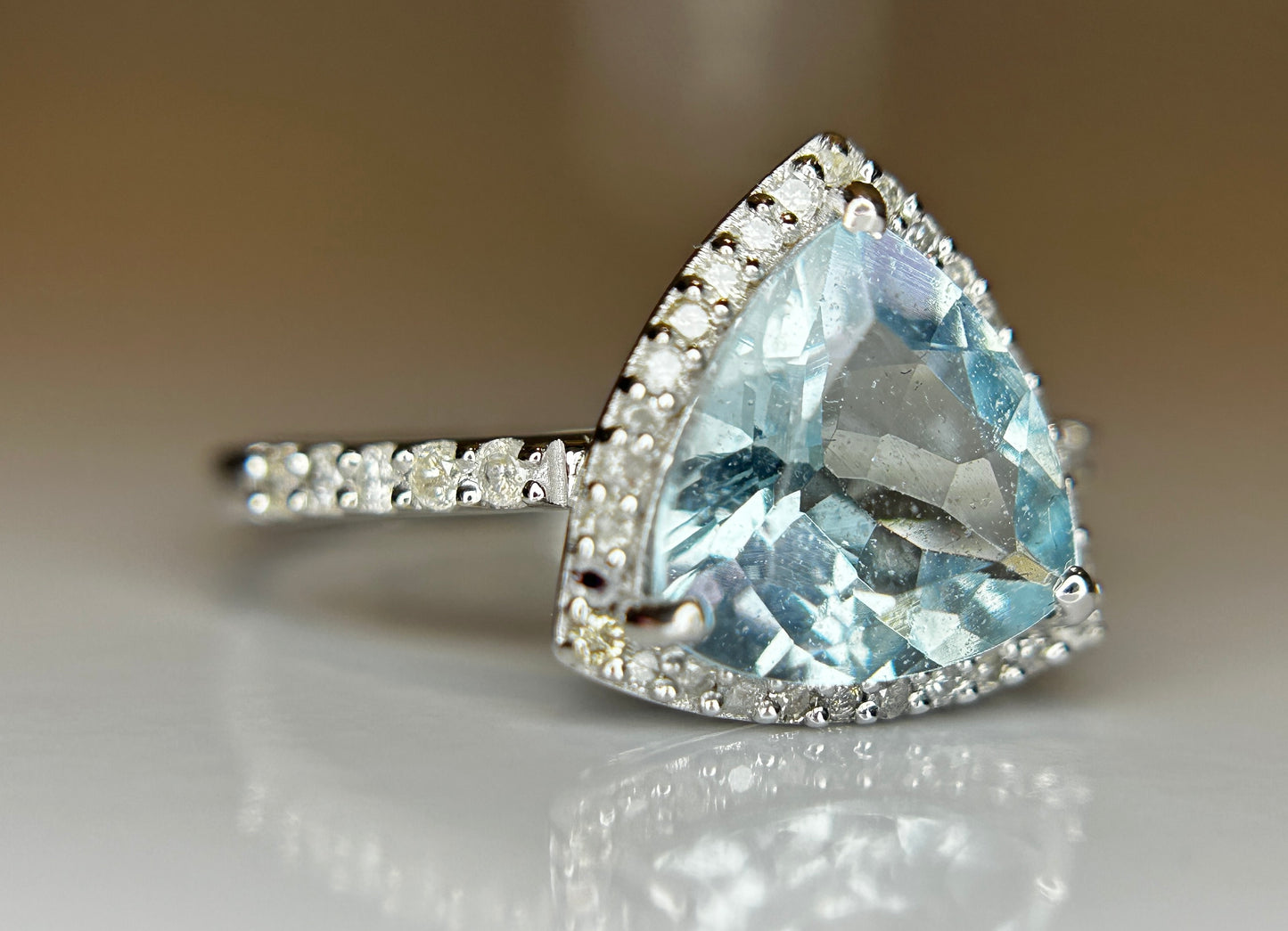 Beautiful 1.86 CT Natural Aquamarine Ring With Natural Diamonds & 18k White Gold