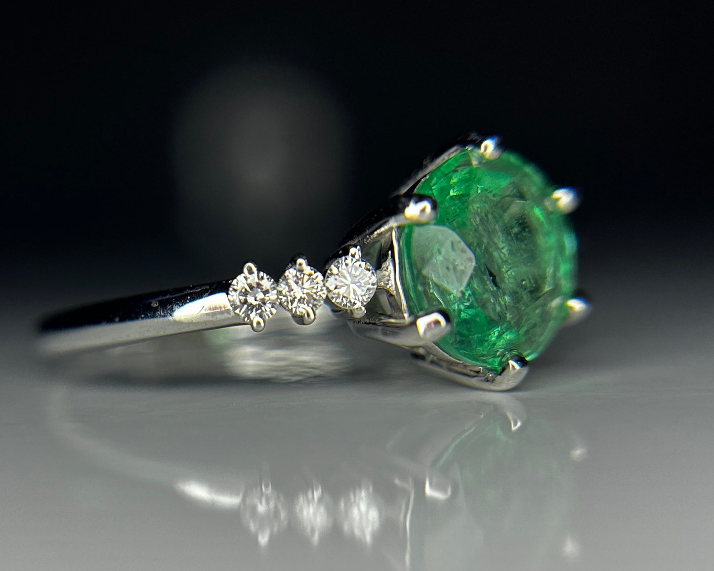 Beautiful 1.36 ct Natural Emerald With Natural Diamonds & 18k Gold