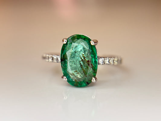 Beautiful Natural Emerald 3.00ct With Natural Diamonds & 18k Gold