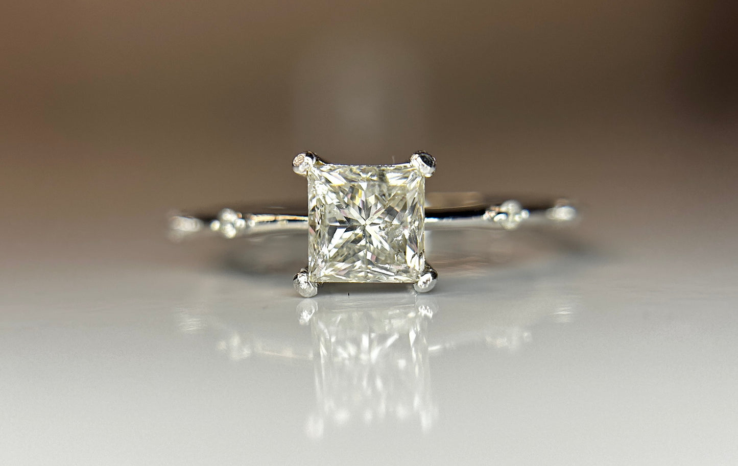 Beautiful 1.07ct Princess Cut Untreated Natural Solitaire Diamond & 18k Gold