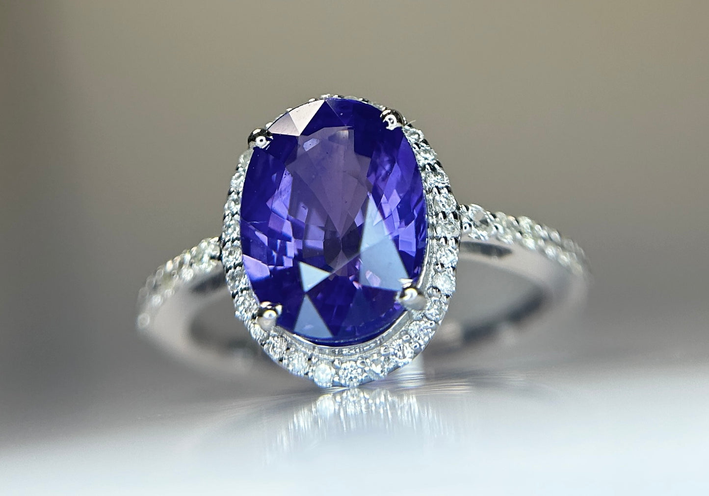 Beautiful 3.06 CT Natural Ceylon Purple Sapphire Diamonds & 18k Gold