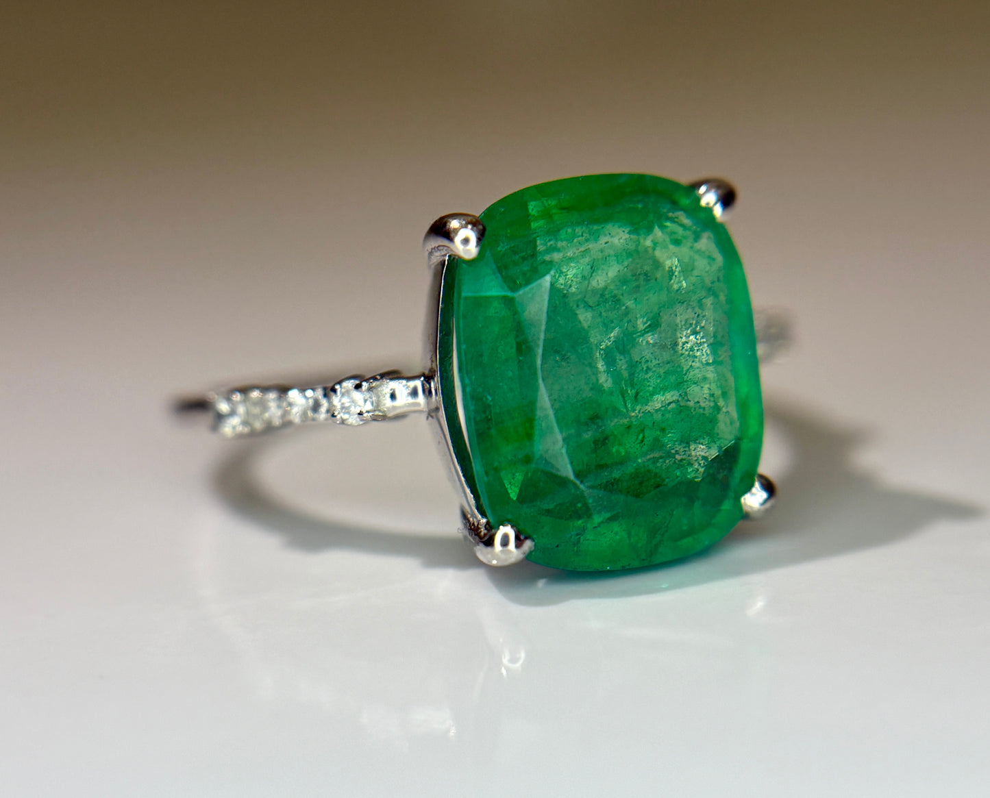 Beautiful 3.40 CT Natural Emerald Ring With Natural Diamonds & Platinum 950