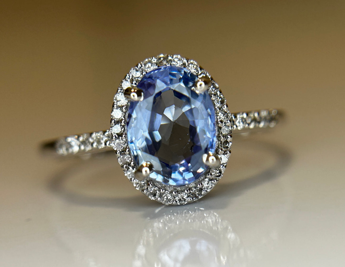 Beautiful 1.73CT Unheated Ceylon Cornflour Blue Sapphire Diamonds & 18k Gold