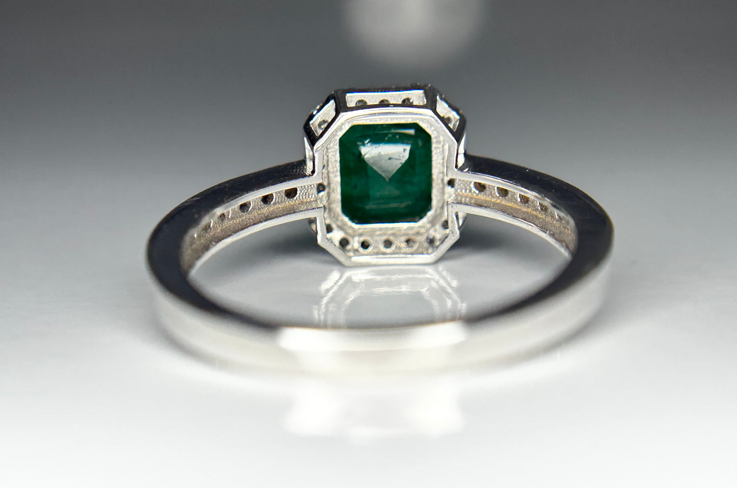 Beautiful Natural Emerald With Natural Diamonds & 18k Gold