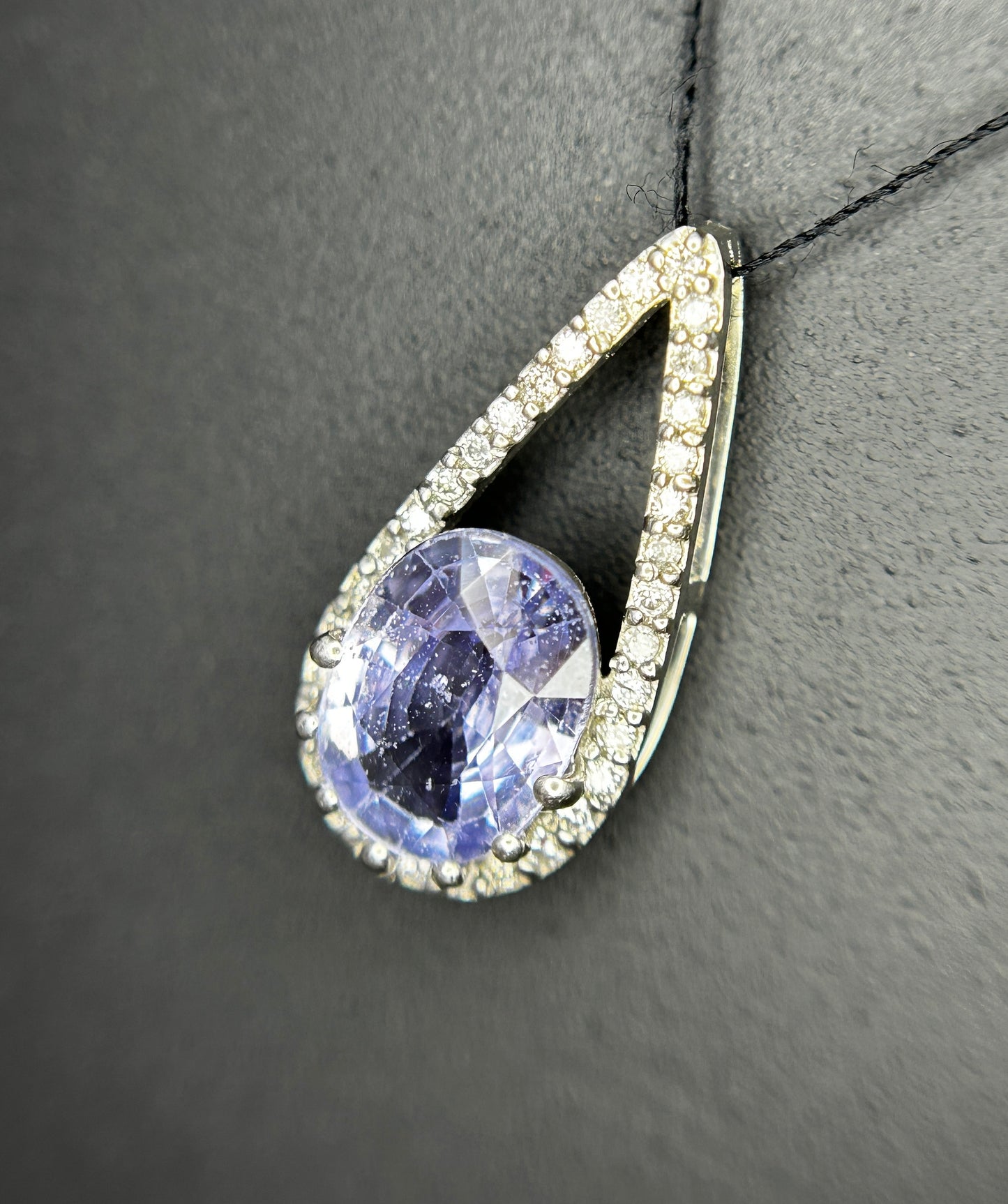 Beautiful 1.59 CT Unheated Ceylon Blue Sapphire Diamonds & 950 Platinum Pendant