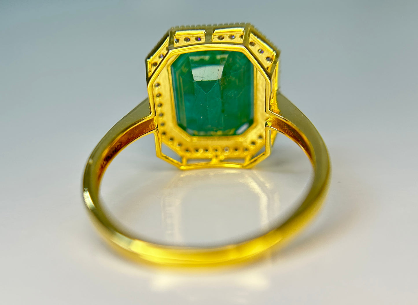 Beautiful Natural Emerald 3.99ct With Natural Diamonds & 18k Gold