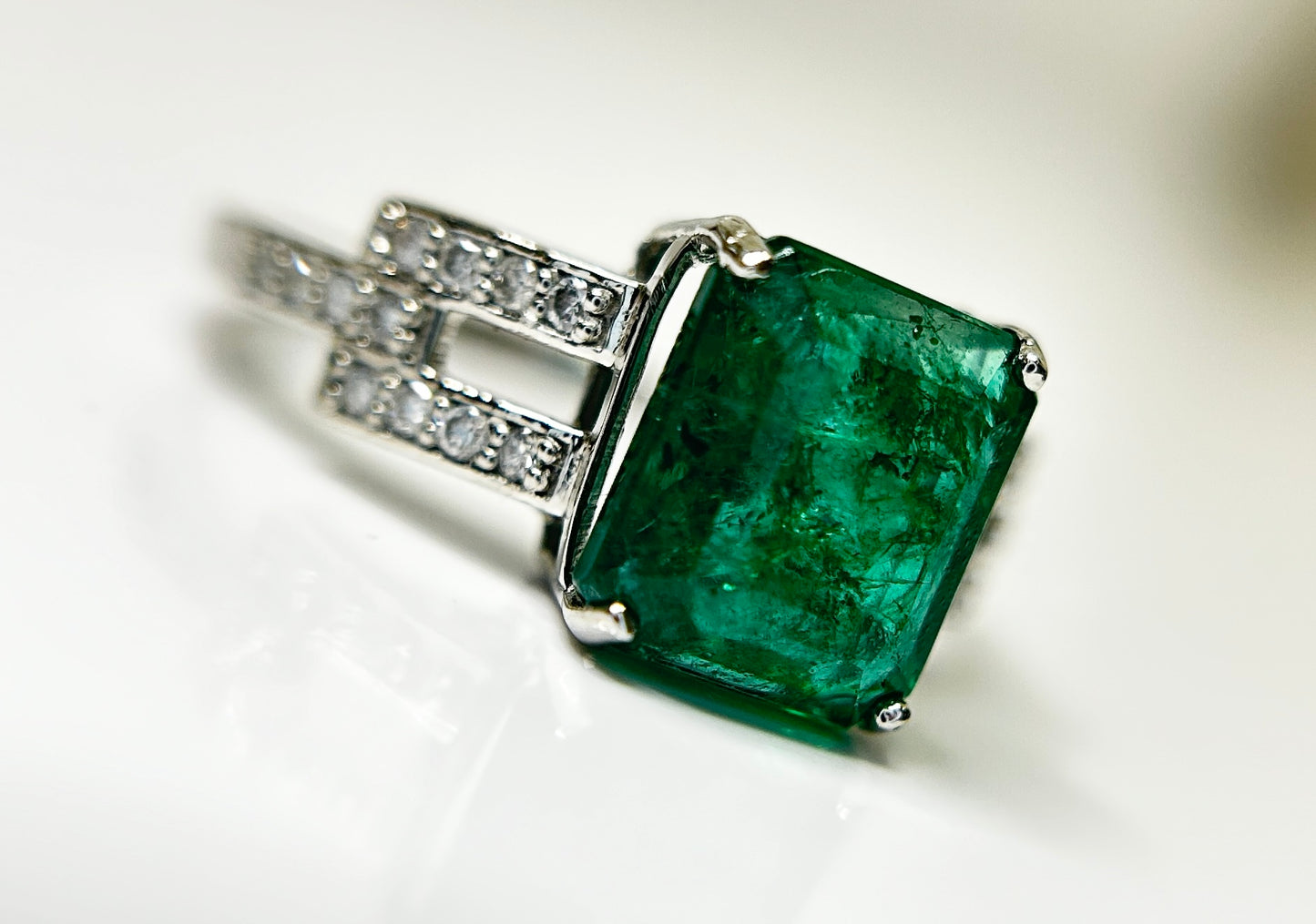 Beautiful Natural 2.64 CT Emerald Ring With Natural Diamonds & Platinum 950