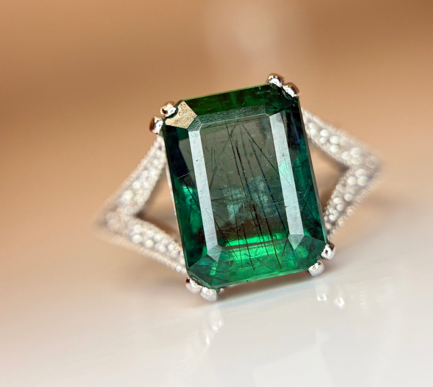 Beautiful 4.75 CT Natural Emerald With Natural Diamonds & 18k Gold