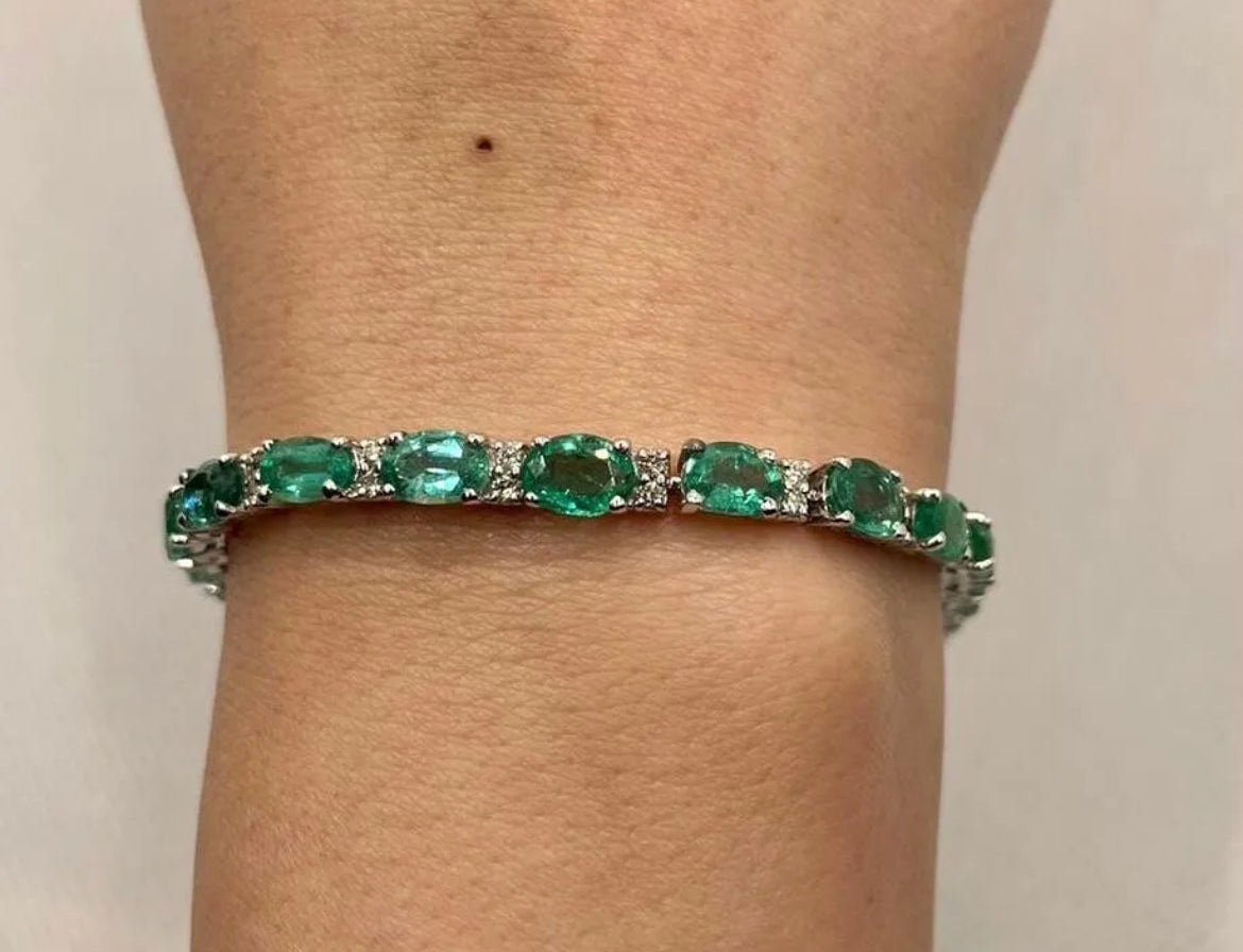 Beautiful 11.10 CTS Natural Emerald Bracelet With Natural Diamonds & 18k Gold