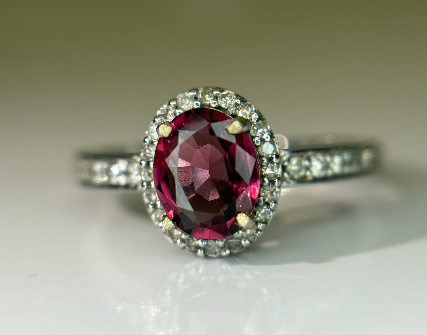 Beautiful Natural 1.00 Ct Spinel Ring With Diamonds and 18k Gold