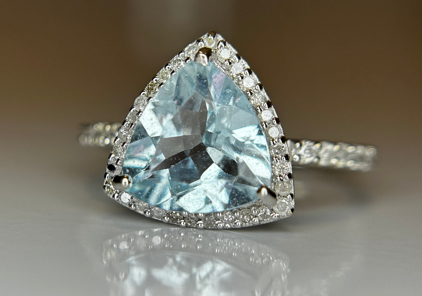 Beautiful 1.86 CT Natural Aquamarine Ring With Natural Diamonds & 18k White Gold